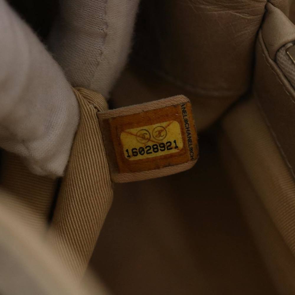 CHANEL Handbag - Picture 6 of 16